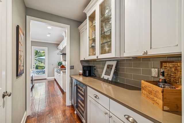 2907 W HAWTHORNE ROAD, Tampa, FL 33611