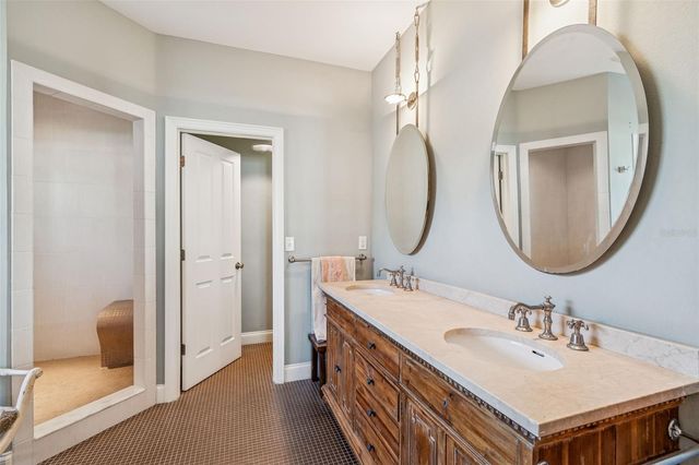 2907 W HAWTHORNE ROAD, Tampa, FL 33611