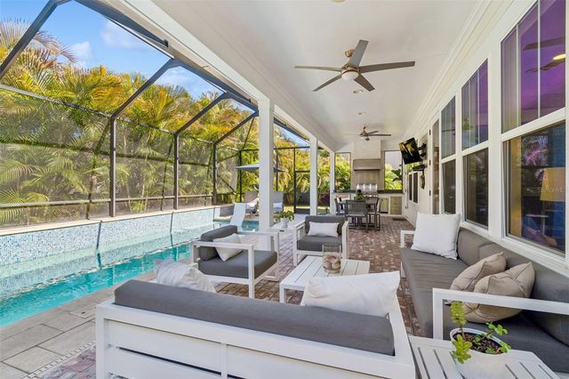 2907 W HAWTHORNE ROAD, Tampa, FL 33611