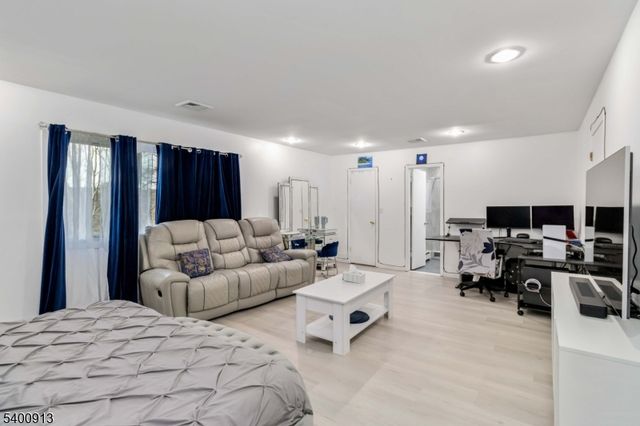 1 Wenonah Ave, Rockaway Twp., NJ 07866