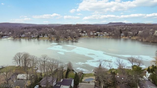 1 Wenonah Ave, Rockaway Twp., NJ 07866