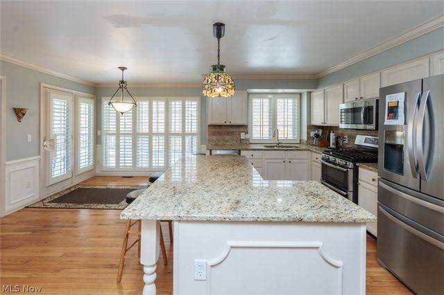 19475 Cavendish Court, North Royalton, OH 44133