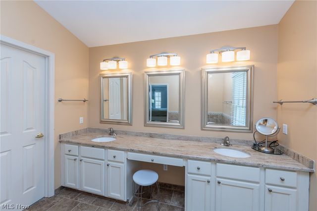 19475 Cavendish Court, North Royalton, OH 44133