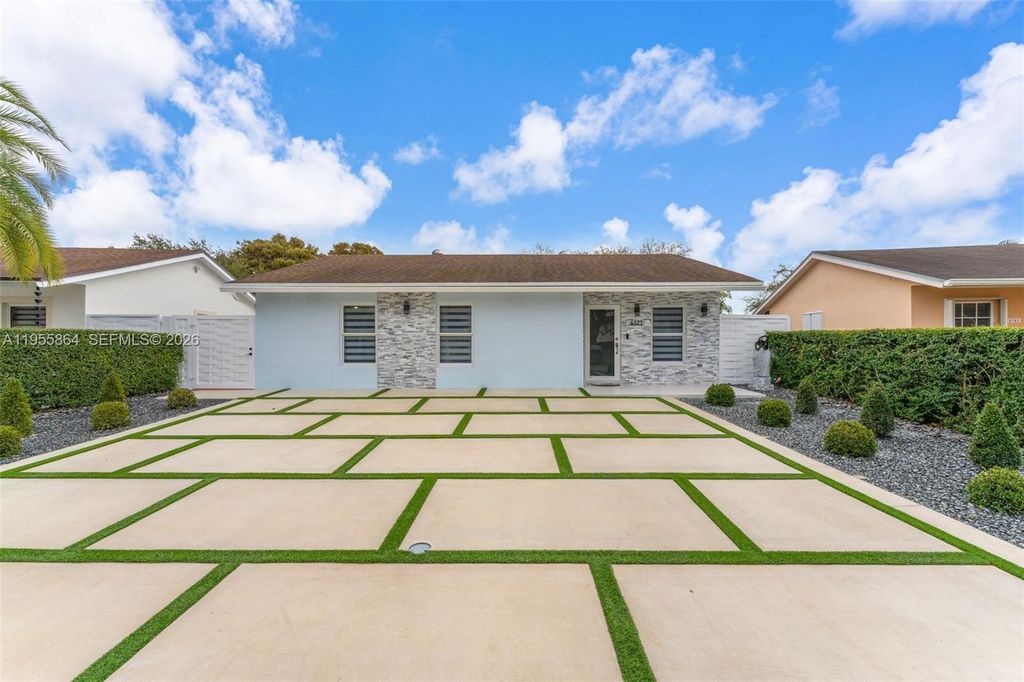 Image 1 of property listing at 4321 SW 138th Ct, Miami, FL 33175