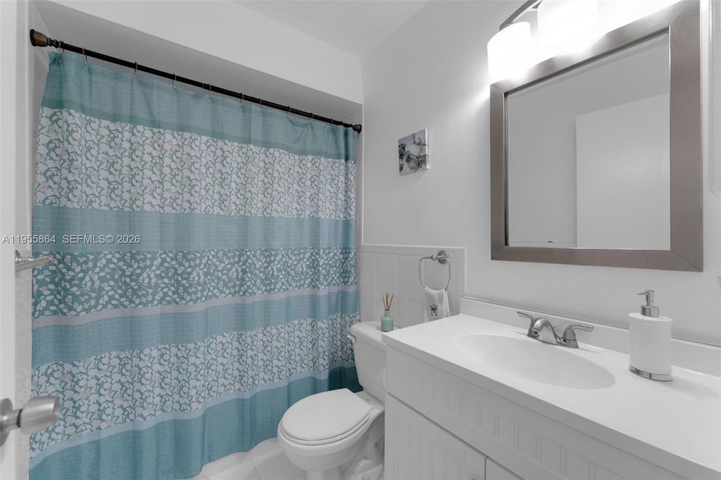 Image 10 of property listing at 4321 SW 138th Ct, Miami, FL 33175