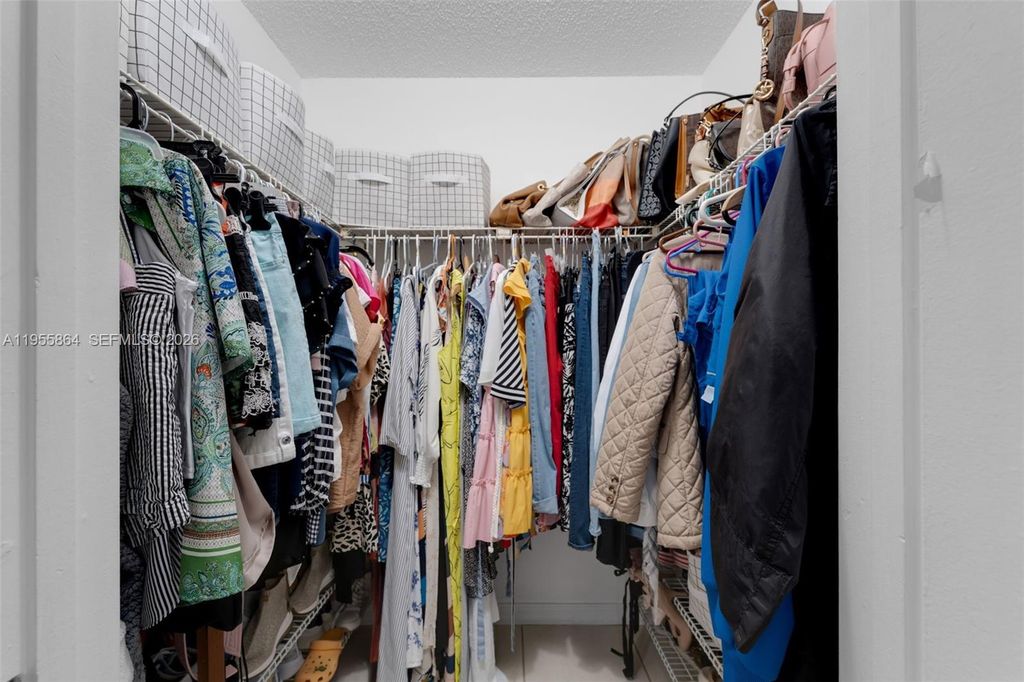 Image 14 of property listing at 4321 SW 138th Ct, Miami, FL 33175