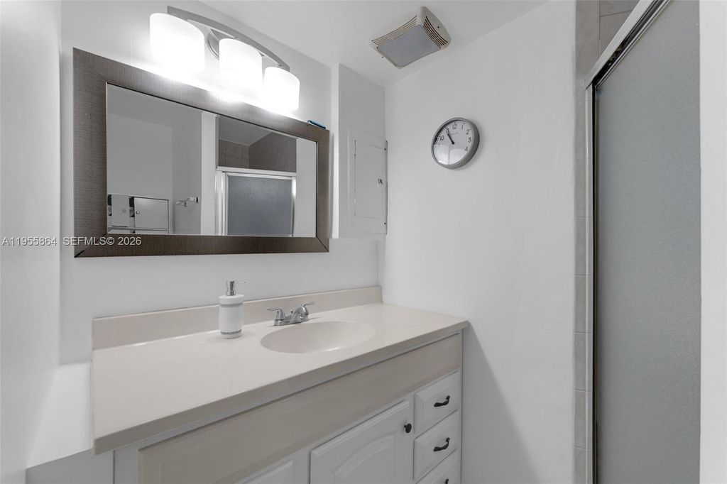 Image 15 of property listing at 4321 SW 138th Ct, Miami, FL 33175