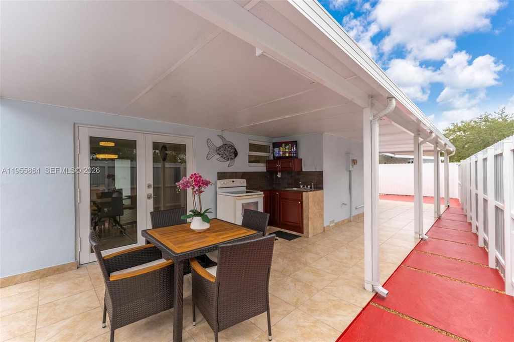 Image 22 of property listing at 4321 SW 138th Ct, Miami, FL 33175