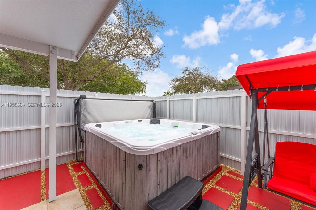 Image 24 of property listing at 4321 SW 138th Ct, Miami, FL 33175