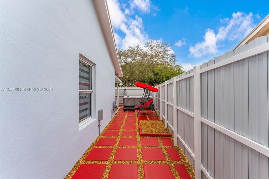 Image 25 of property listing at 4321 SW 138th Ct, Miami, FL 33175