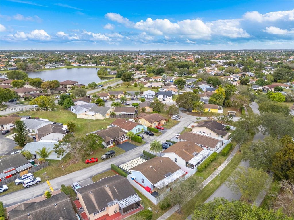 Image 33 of property listing at 4321 SW 138th Ct, Miami, FL 33175