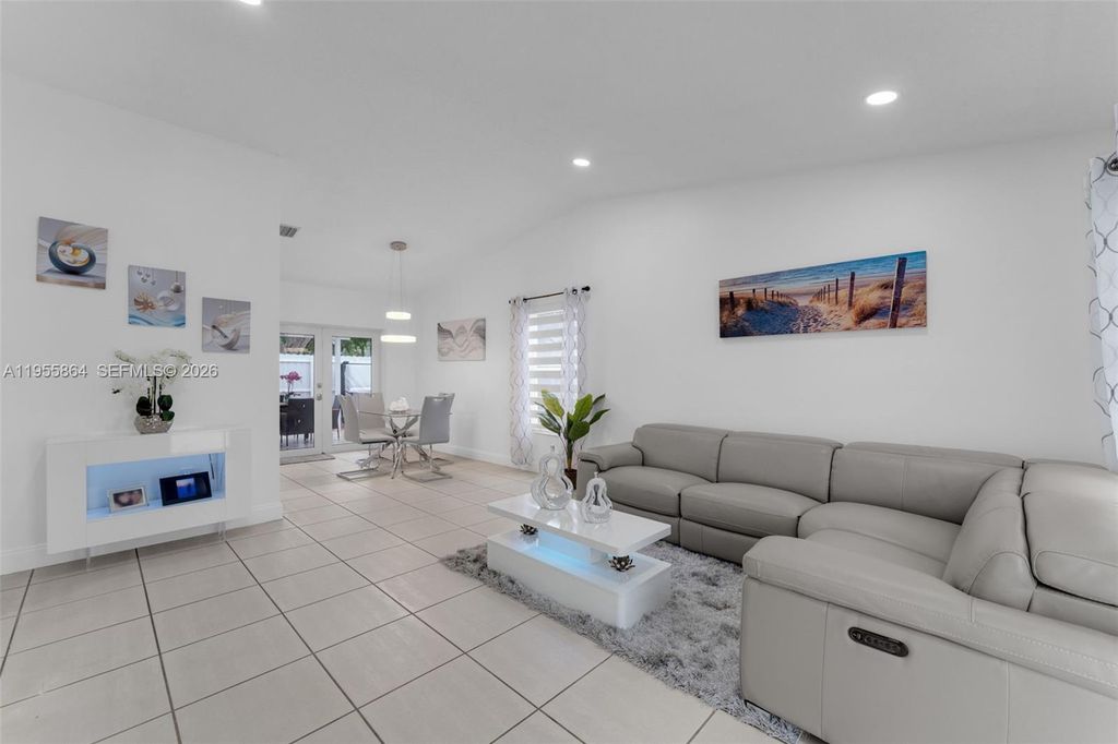 Image 5 of property listing at 4321 SW 138th Ct, Miami, FL 33175