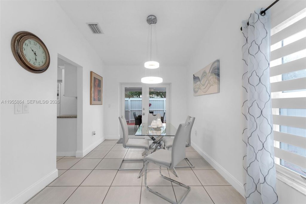 Image 6 of property listing at 4321 SW 138th Ct, Miami, FL 33175