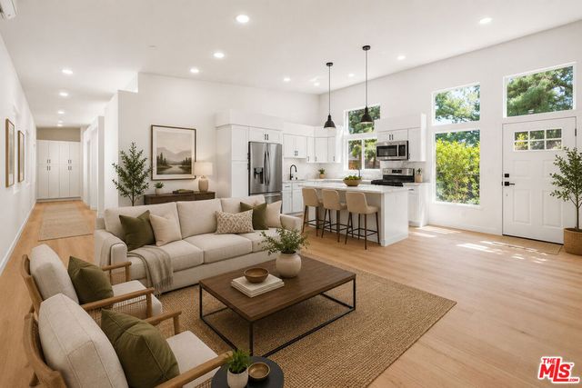 22320 Itasca Street, Chatsworth, CA 91311