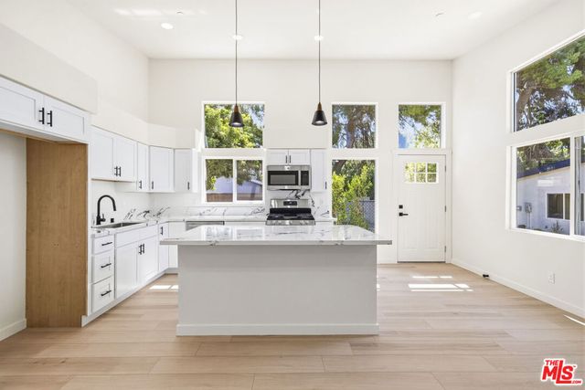 22320 Itasca Street, Chatsworth, CA 91311