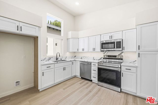 22320 Itasca Street, Chatsworth, CA 91311