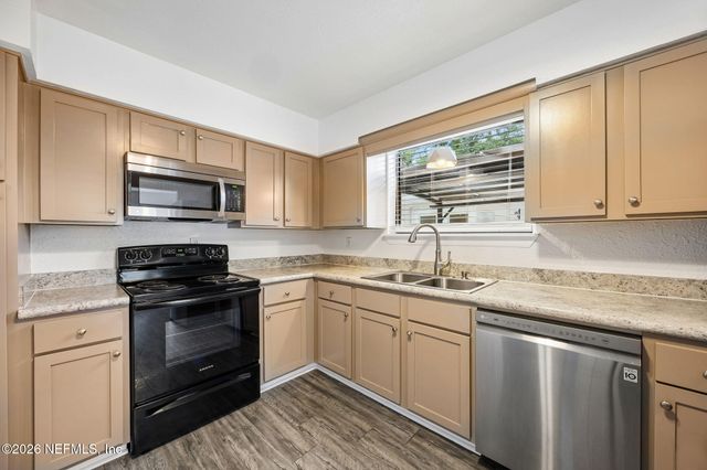 8124 SIERRA MADRE Drive W, Jacksonville, FL 32217
