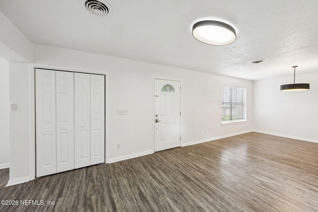 8124 SIERRA MADRE Drive W, Jacksonville, FL 32217