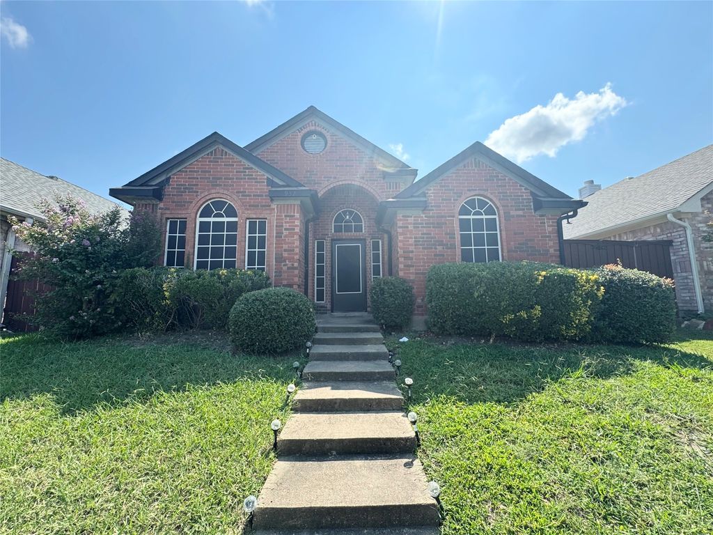 932 Winchester Lane, Mesquite, TX 75181