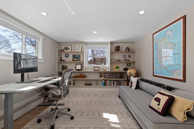 31 Downing St, Norwood, MA 02062