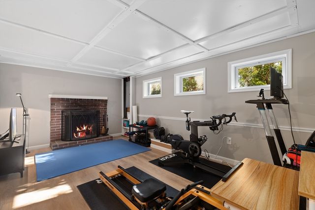 31 Downing St, Norwood, MA 02062