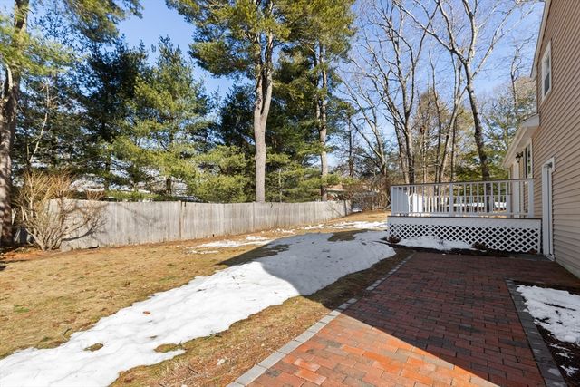 31 Downing St, Norwood, MA 02062