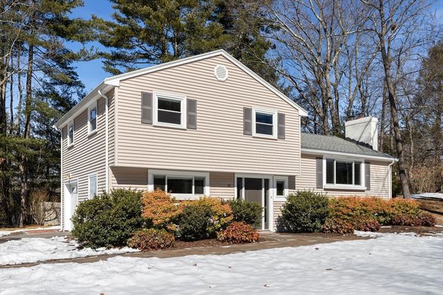 31 Downing St, Norwood, MA 02062