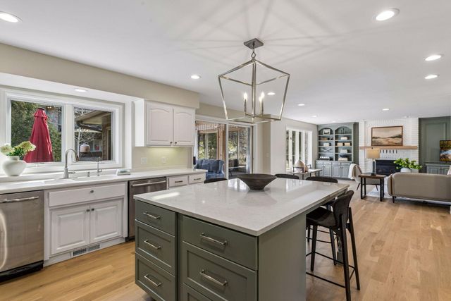 2107 Windsong Circle, Minnetonka, MN 55391