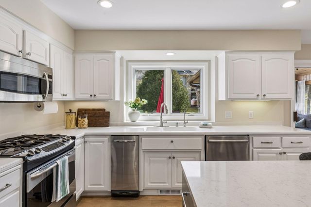 2107 Windsong Circle, Minnetonka, MN 55391