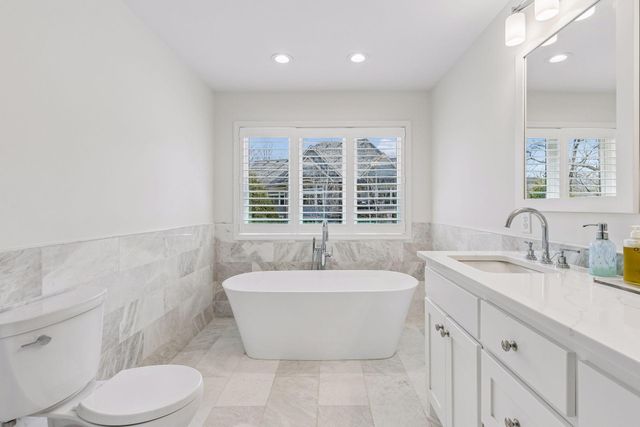 2107 Windsong Circle, Minnetonka, MN 55391