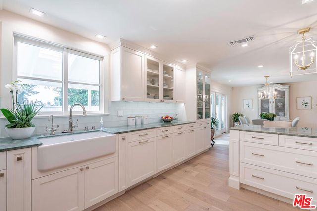 10821 Savona Road, Los Angeles, CA 90077