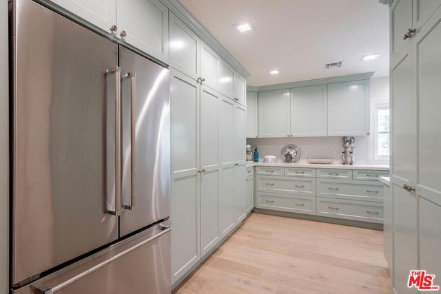 10821 Savona Road, Los Angeles, CA 90077