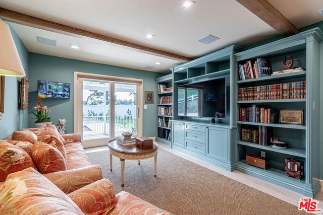 10821 Savona Road, Los Angeles, CA 90077