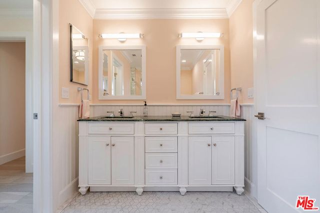 10821 Savona Road, Los Angeles, CA 90077