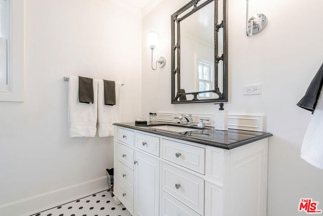 10821 Savona Road, Los Angeles, CA 90077