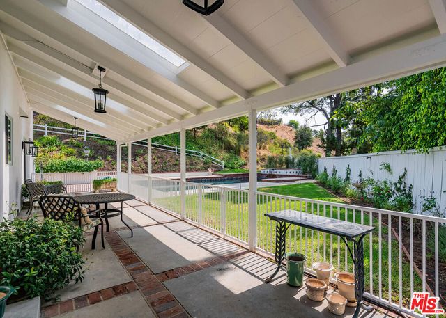 10821 Savona Road, Los Angeles, CA 90077