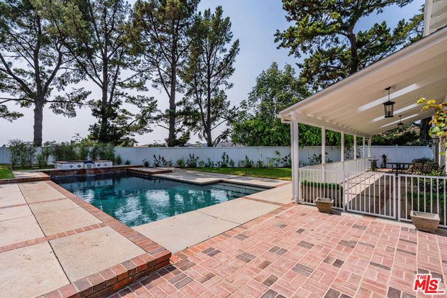 10821 Savona Road, Los Angeles, CA 90077