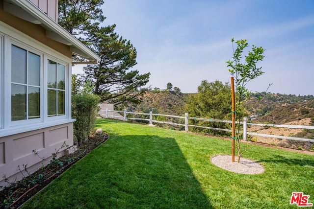 10821 Savona Road, Los Angeles, CA 90077