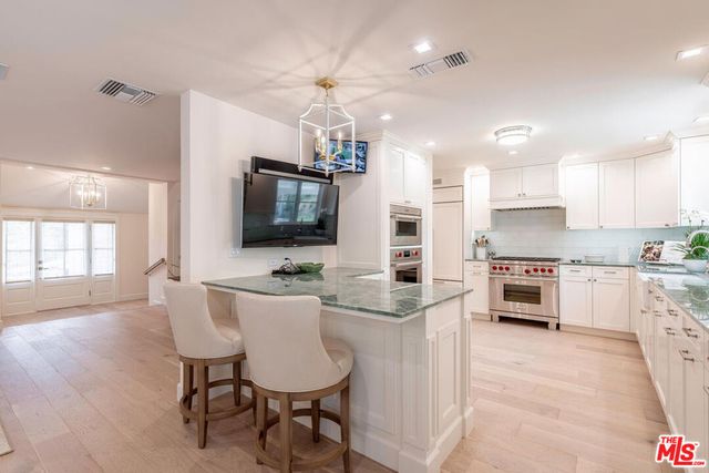 10821 Savona Road, Los Angeles, CA 90077