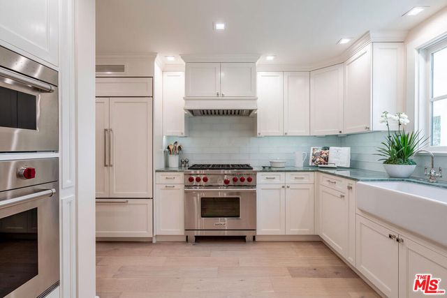 10821 Savona Road, Los Angeles, CA 90077