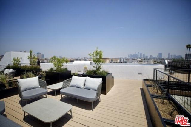 1038 S Mariposa Avenue 404, Los Angeles, CA 90006