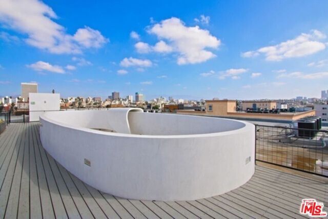 1038 S Mariposa Avenue 404, Los Angeles, CA 90006