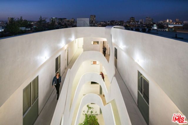 1038 S Mariposa Avenue 404, Los Angeles, CA 90006