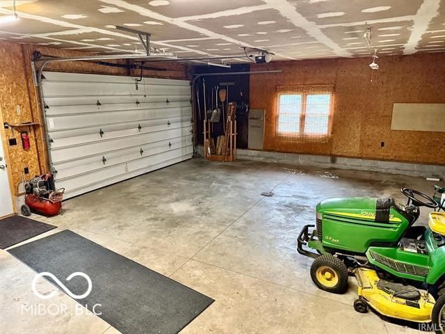 2086 S 300 Road E, Hartford City, IN 47348
