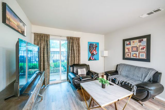6900 Skillman Street 102, Dallas, TX 75231