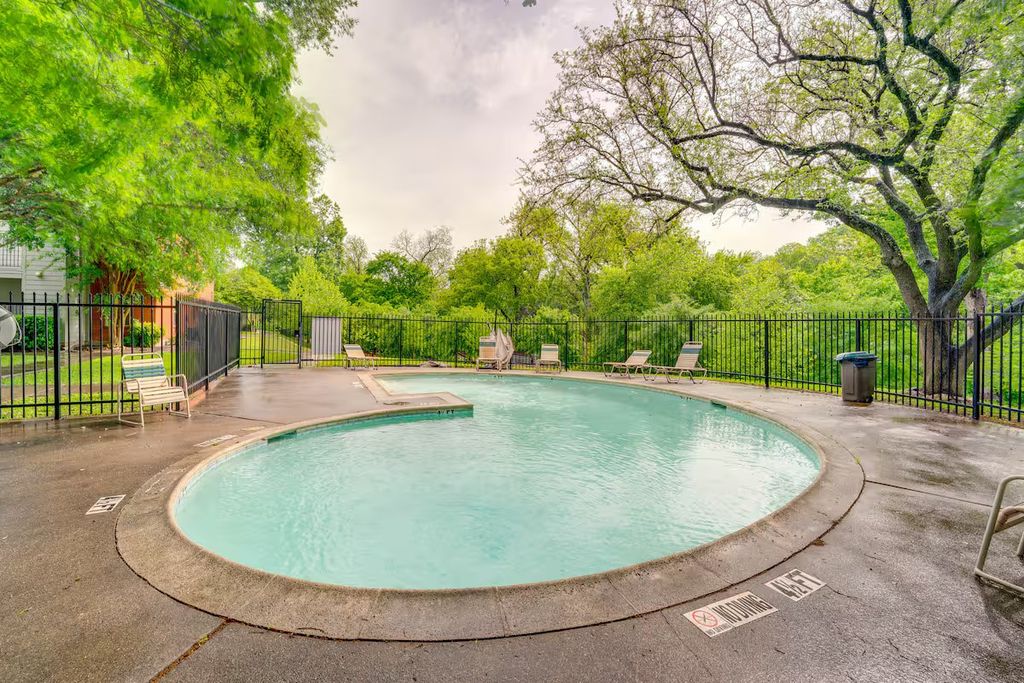 6900 Skillman Street 102, Dallas, TX 75231
