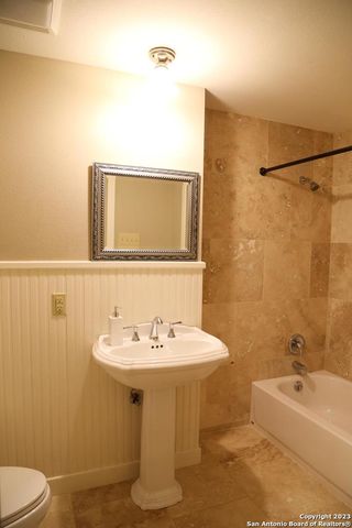 208 S WINSTON LN, Castle Hills, TX 78213