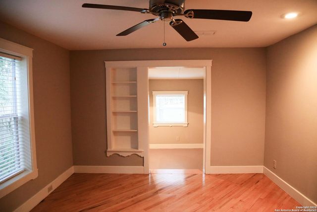 208 S WINSTON LN, Castle Hills, TX 78213