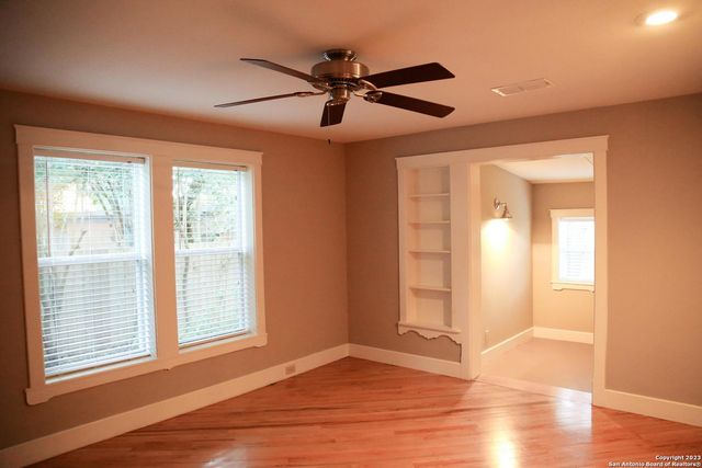 208 S WINSTON LN, Castle Hills, TX 78213
