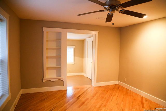 208 S WINSTON LN, Castle Hills, TX 78213